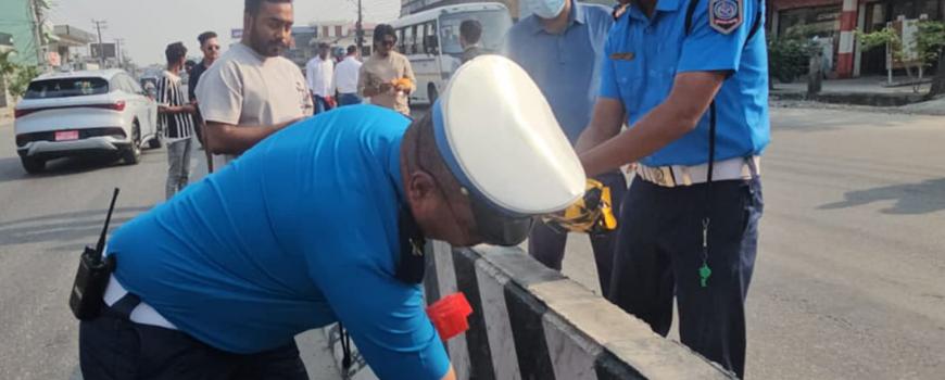 विराटनगरमा ट्राफिक सुरक्षा सुदृढीकरणका लागि रिफ्लेक्टिभ स्टीकर अभियान सम्पन्न