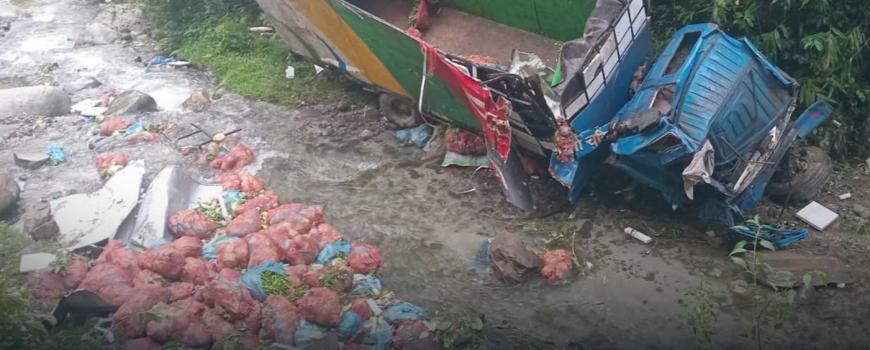 मकवानपुरमा तरकारी बोकेको ट्रक चण्डी खोलामा खस्यो, एकको मृत्यु, चालक घाइते मकवानपुरमा तरकारी बोकेको ट्रक चण्डी खोलामा खस्यो, एकको मृत्यु, चालक घाइते