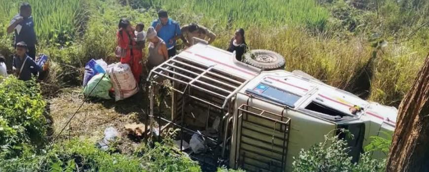 ब्रेक फेल भएर बोलेरो जिप दुर्घटना हुँदा १५ जना घाइते ब्रेक फेल भएर बोलेरो जिप दुर्घटना हुँदा १५ जना घाइते